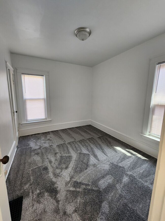 Building Photo - 825chest