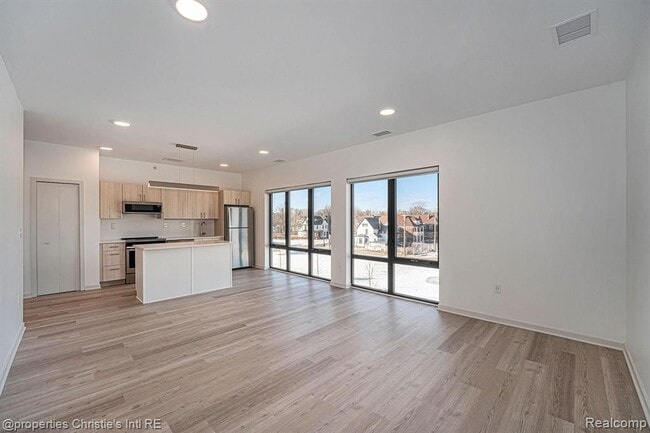 Building Photo - 7410 Kercheval Ave