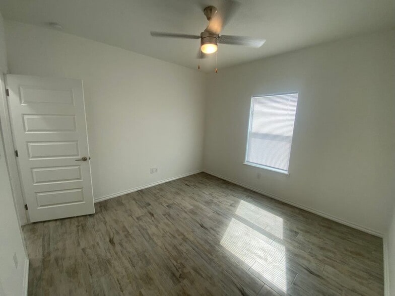 Building Photo - 2914 Maria Dr