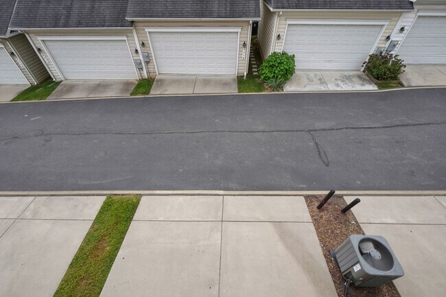 Building Photo - 3 BEDROOM, 4 BATHROOM TOWNHOME AVAILABLE MARCH 1STNOW AT SUMMERFIELD RESIDENCES AT VICTORY PROMEN...