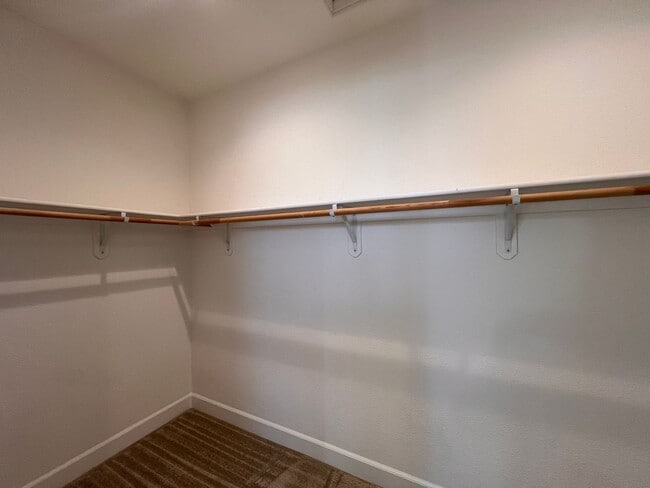Building Photo - Large 4 bedroom home located in Green Vall...
