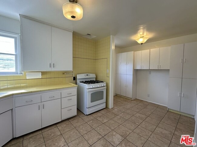 Building Photo - 5468 W 120th St