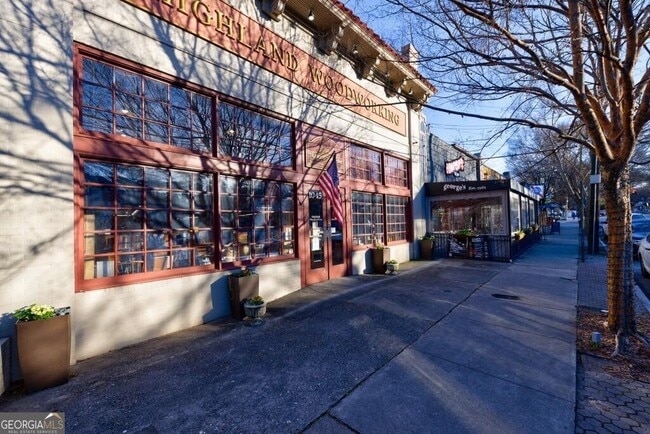 Building Photo - 1280 Stillwood Dr NE