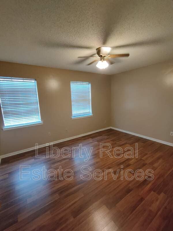 Building Photo - 709 Edgewood Ct