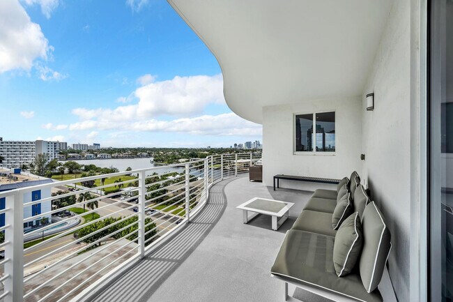 Building Photo - 612 Bayshore Dr