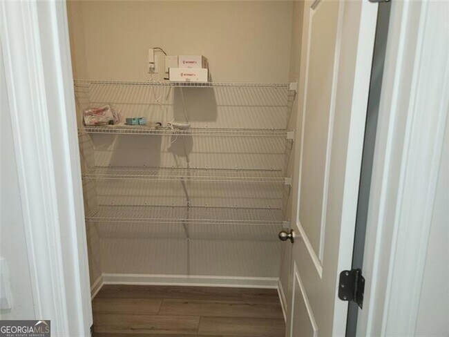 Building Photo - 235 Vly Oak Dr