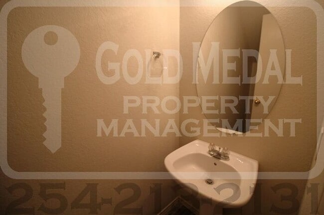 Building Photo - 306 Creek St – Unit C: Cozy Cove Living at...