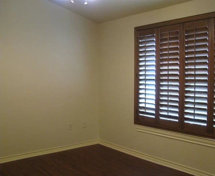 Building Photo - 7521 Country Club Dr