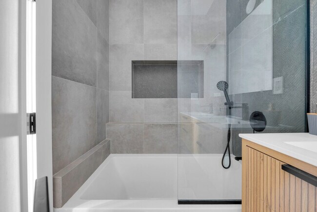 Building Photo - 217 Schaefer St