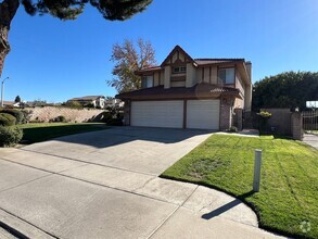 Building Photo - Beautiful Loma Linda 4bdrm 3 bath 2 story ...