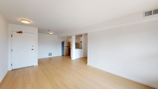 Building Photo - 2031 Castro St