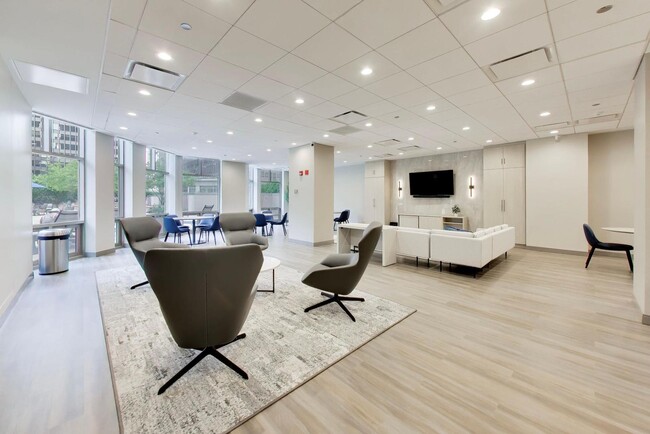 Building Photo - 222 N Columbus Dr
