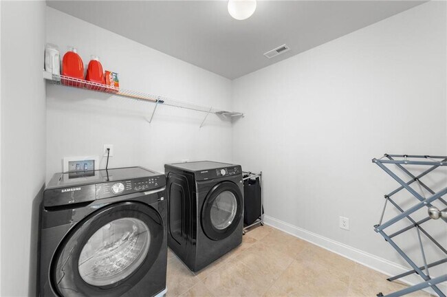 Building Photo - 96 Fairway Dr
