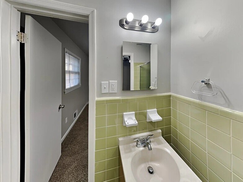 Building Photo - 3660 Scarlet Dr