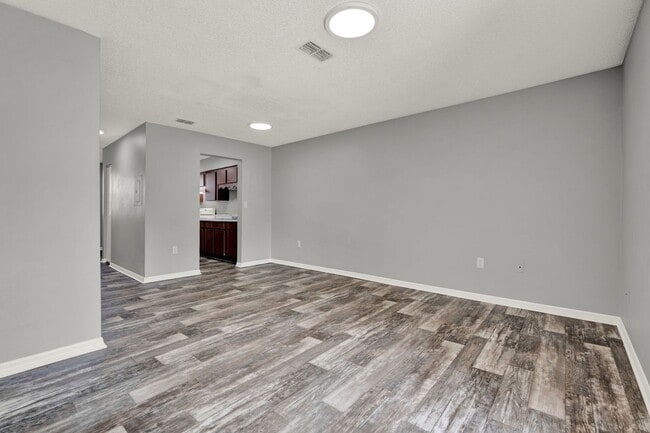 Building Photo - ****Beautiful 2 Bedroom 1.5 Bath in Orange City