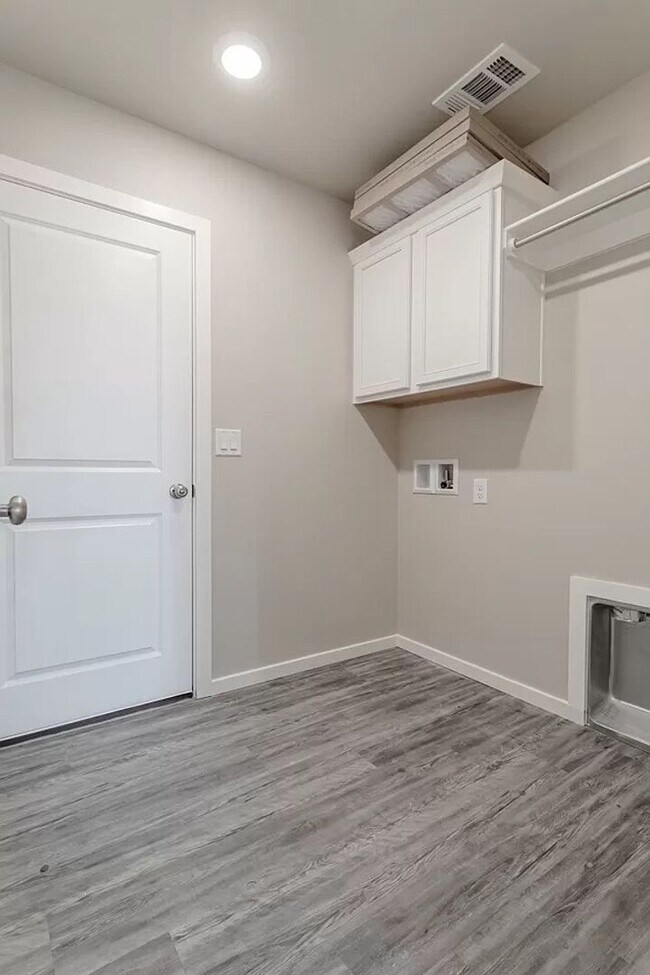 Building Photo - NOW PRE LEASING WITH SUMMER MOVE IN SPECIAL!