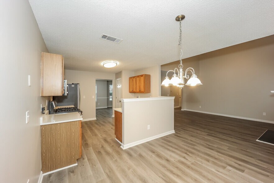 Building Photo - 215 Penny Ln