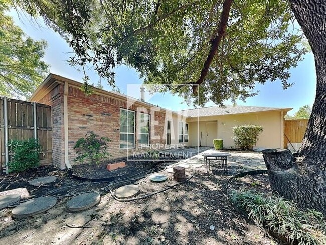 Building Photo - $2,575! Beautiful 3 Bed, 2 Bath home in Desirable Plano! Coming soon!