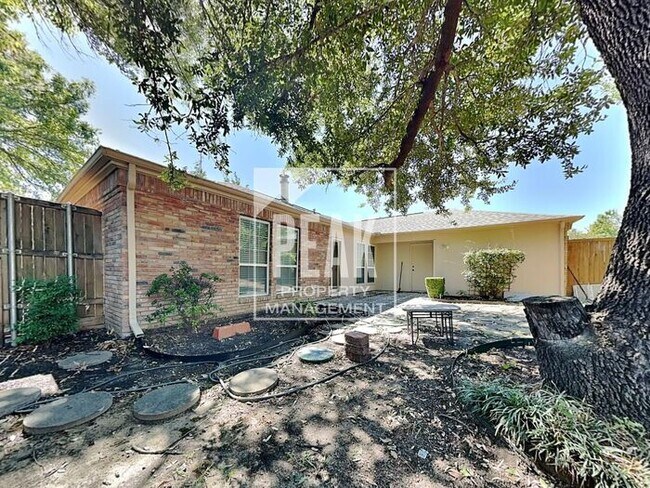 Building Photo - $2,675! Beautiful 3 Bed, 2 Bath home in Desirable Plano! Coming soon!