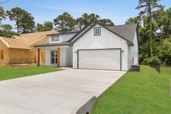 Building Photo - 611 Bridgeview Dr