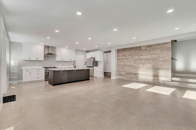 Building Photo - 7033 S 300 E