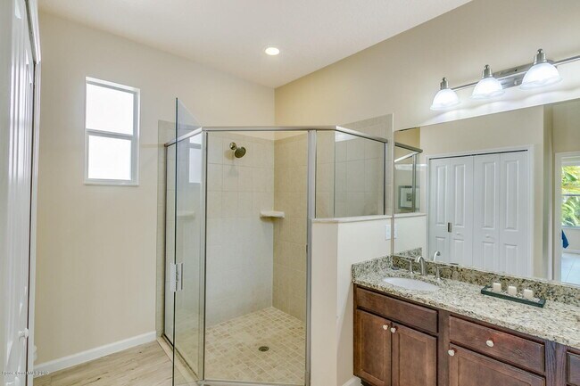 Building Photo - 4-bedroom, 2-bathroom pool home for rent.