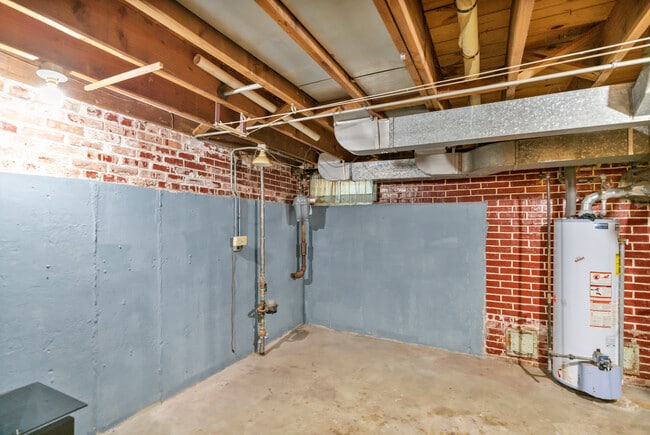 Building Photo - 7418 W Clarence Ave