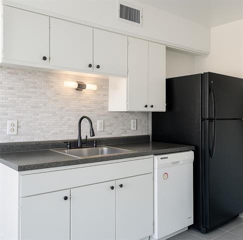 Building Photo - 11110 Valleydale Dr