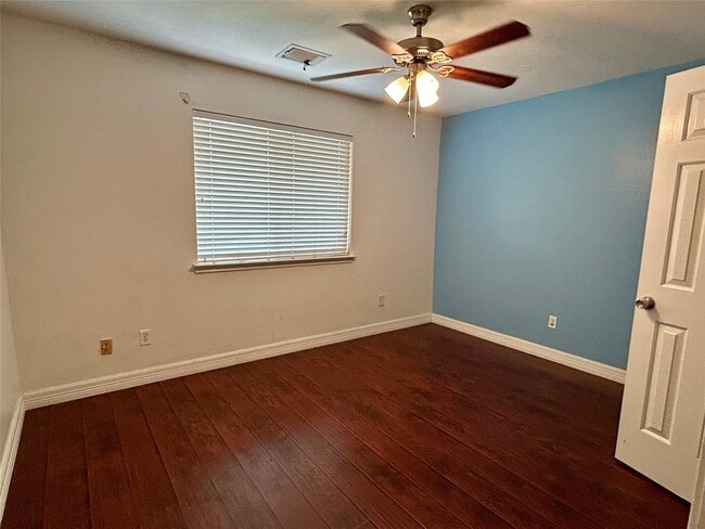 Building Photo - 5319 Lindenchase