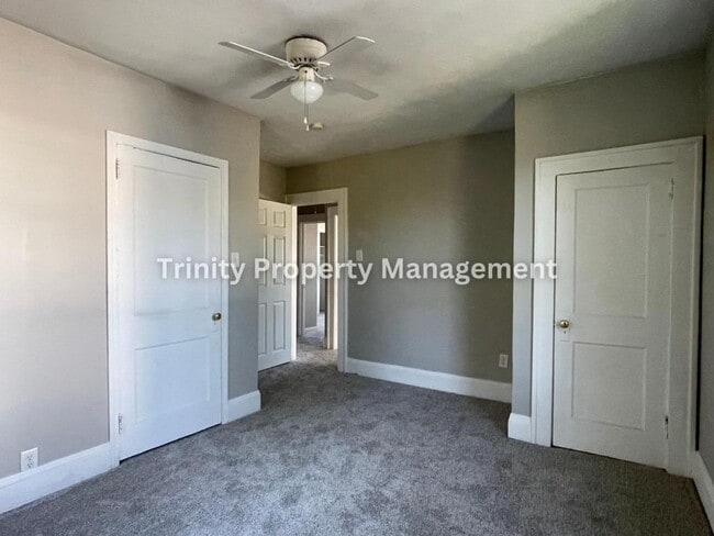 Building Photo - 309 Hedge St