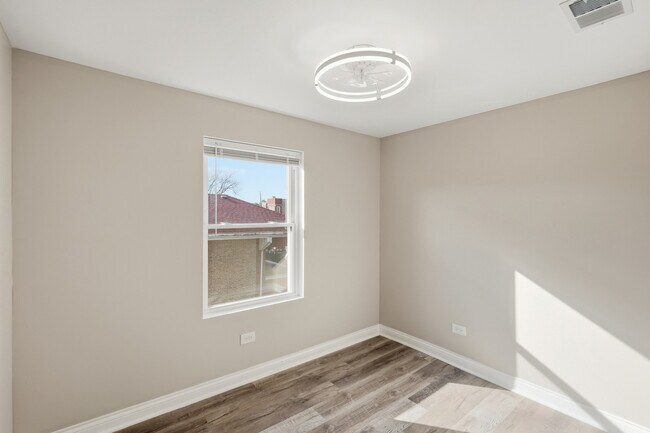 Building Photo - 7823 S May St