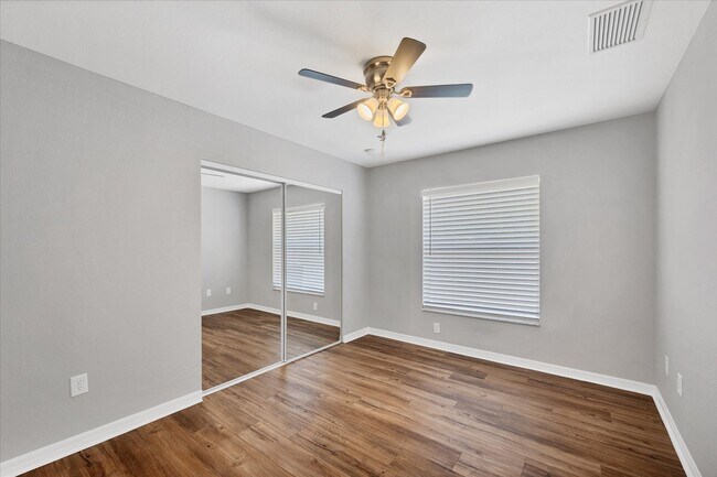 Building Photo - 2821 Embassy Rd