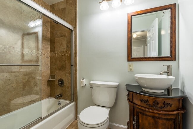 Building Photo - Beautiful & bright 3 bed / 2 Bath San Brun...