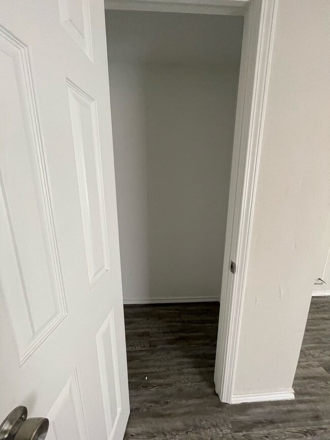 Building Photo - Del City Three Bedroom - Complete Remodel!