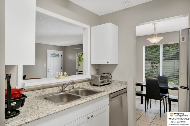 Building Photo - Cozy Kissimmee Townhouse