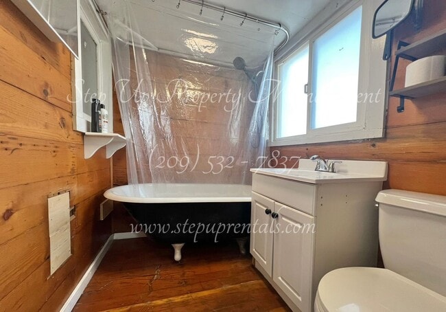 Building Photo - Updated 1 Bedroom All Electric Apartment Near Downtown Sonora!