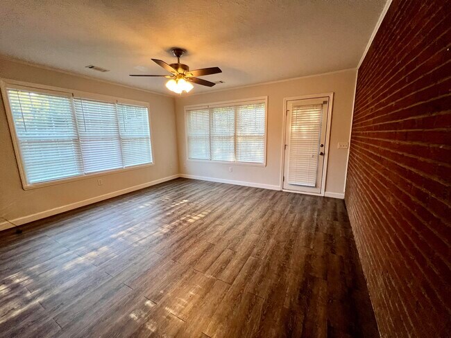 Building Photo - 707 Porter Ln