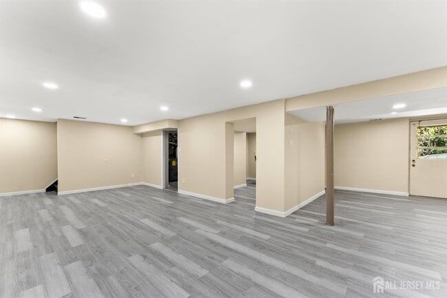 Building Photo - 14 Mayling Ct