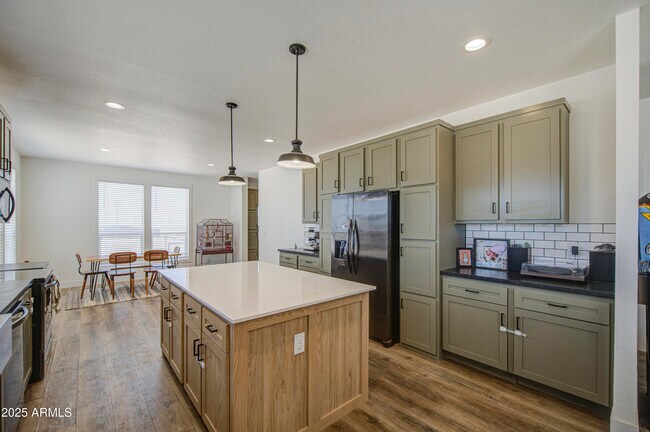 Building Photo - 4057 SOLAR St