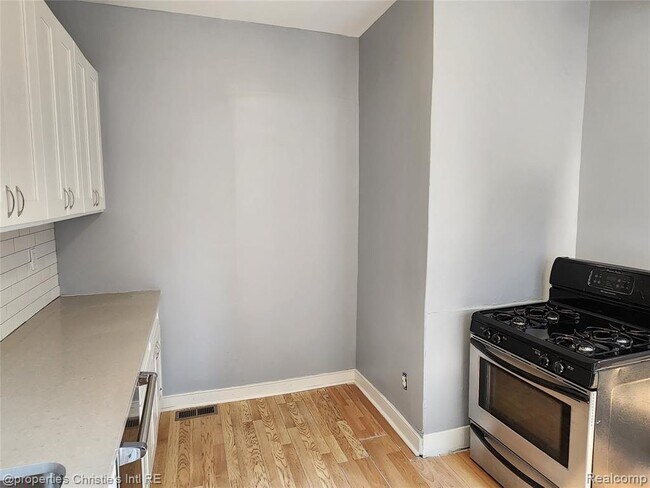 Building Photo - 4207 4th St