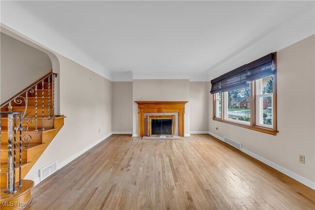 Building Photo - 25731 Farringdon Ave