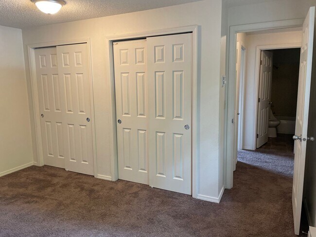 Building Photo - 4932-4942 Elkhorn Ct SE Salem, OR 97317