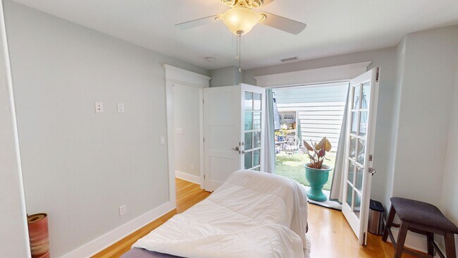 Building Photo - Spacious 4 Bed and 3 Bath Home in Coronado...