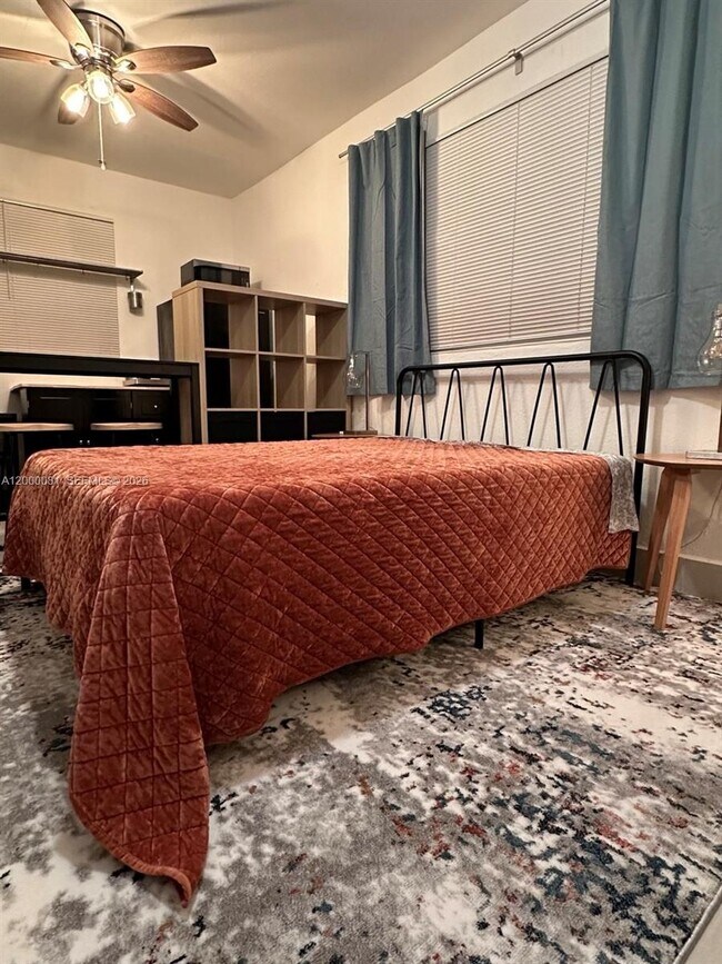 Building Photo - 1637 SW 16th St