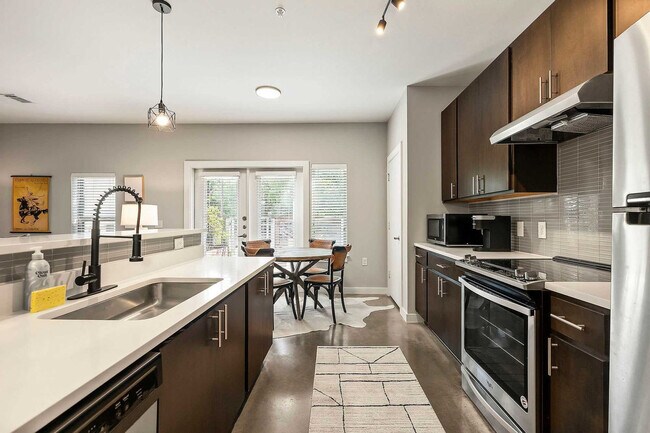 Building Photo - 2505 Thornton Rd