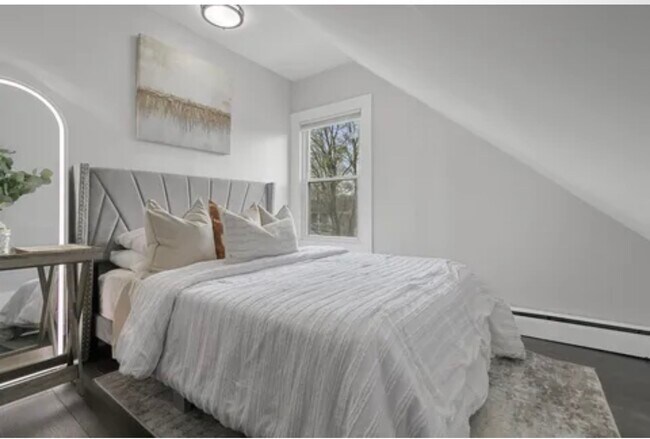 Building Photo - 50 Howe St