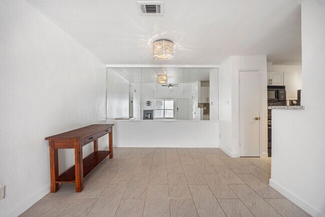 Building Photo - 5711 Sugar Hill Dr