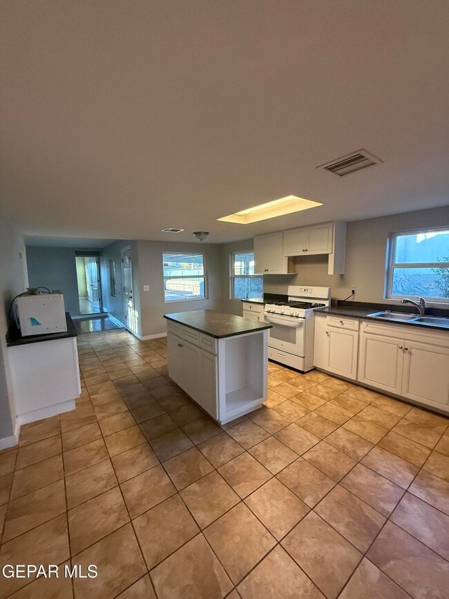 Building Photo - 218 Easter Way