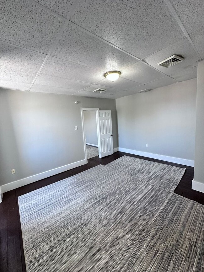 Building Photo - 2 W Stiegel Street