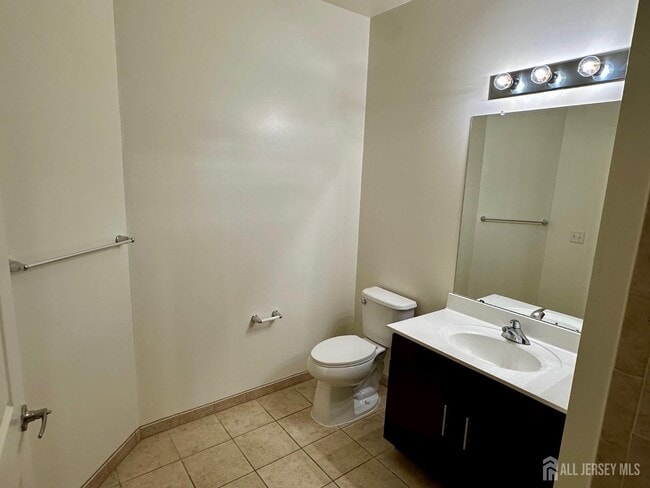 Building Photo - 101 Roosevelt Ave